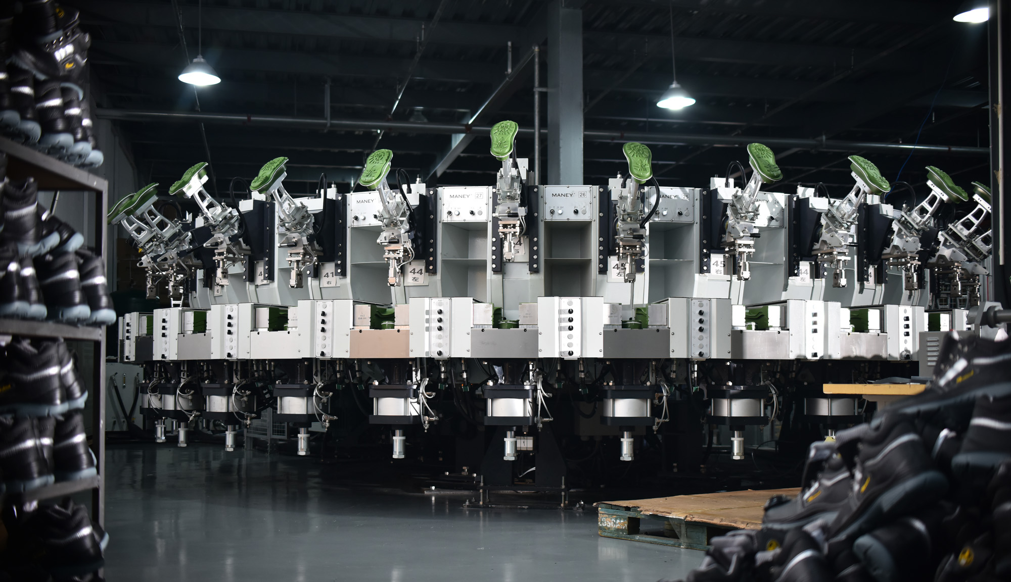 Macchina ad iniezione Desma per produttore di scarpe antinfortunistiche